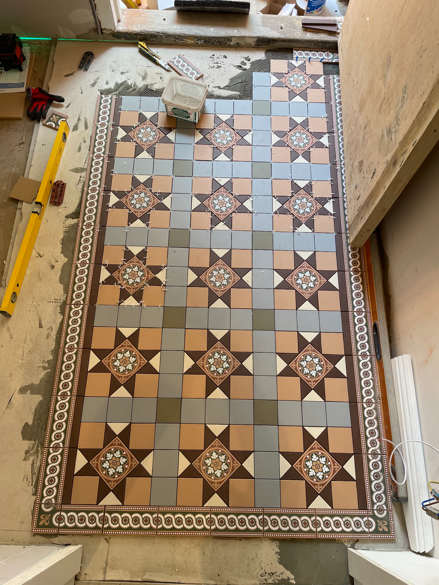 Tile installation in the entrance hall